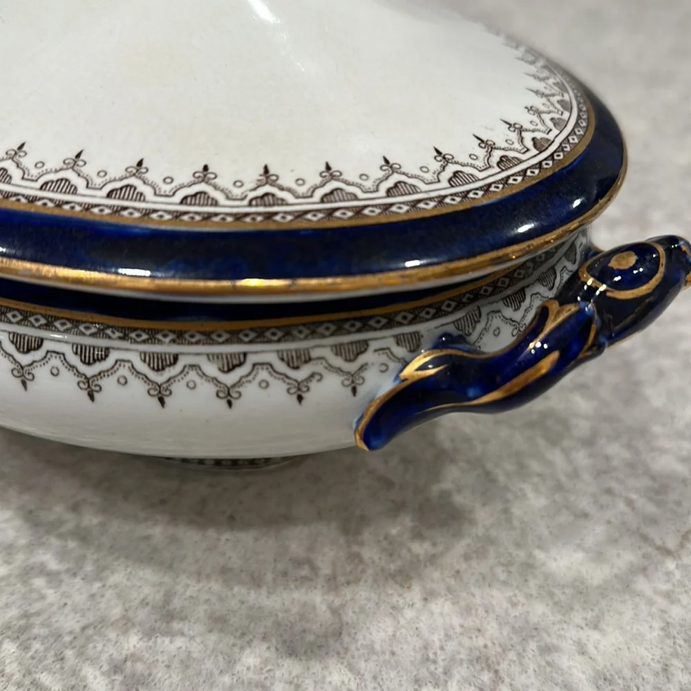 Vintage Royal Doulton Burslem from Belmont England. Great condition. 12”x7.5” - Picture 2 of 6